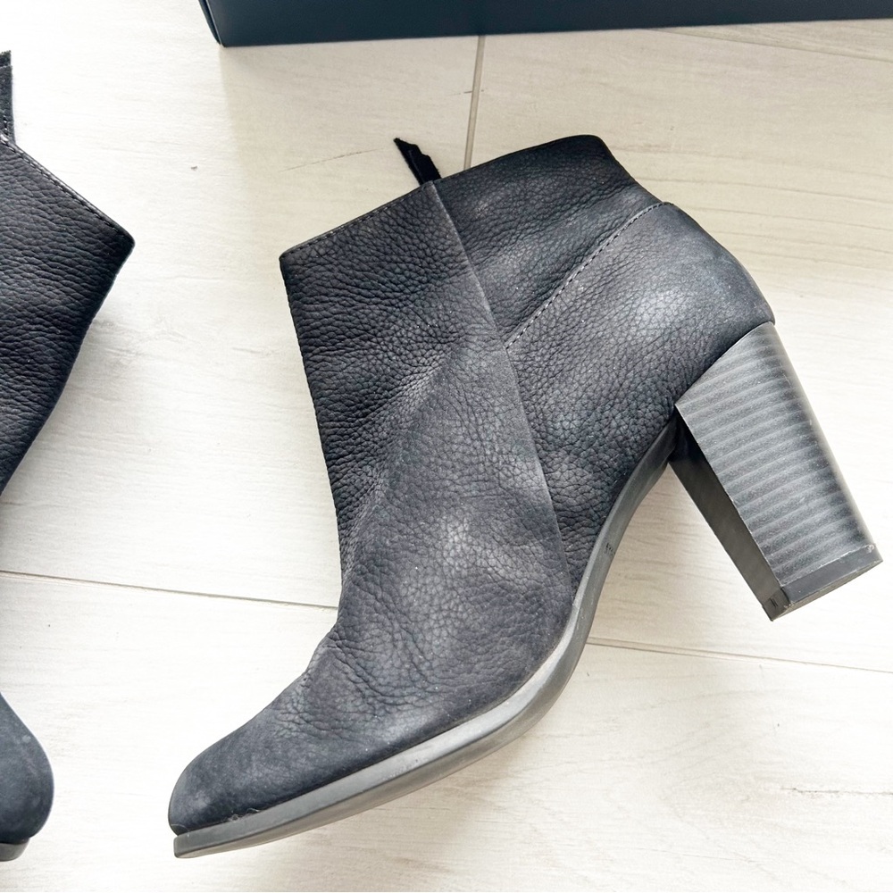 Cole Haan GrandOS Davenport Black Nubuck Leather Heeled Ankle Boots Booties Sz 5 - Picture 3 of 8